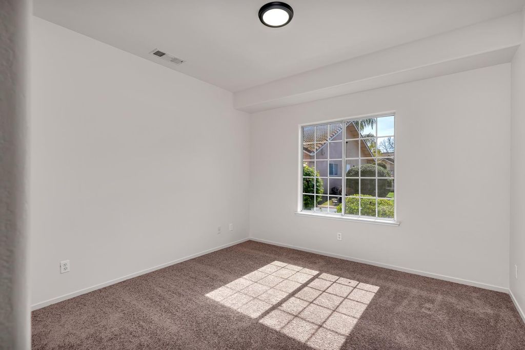 Image 15 of property listing at 2324 E Fir, Fresno, CA 93720