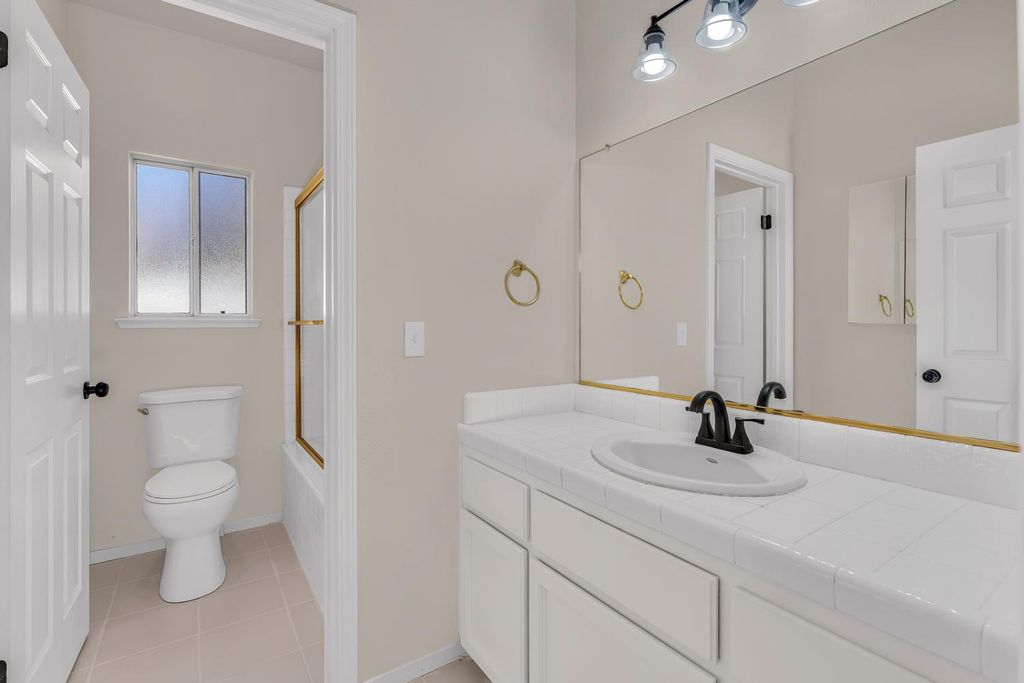 Image 20 of property listing at 2324 E Fir, Fresno, CA 93720