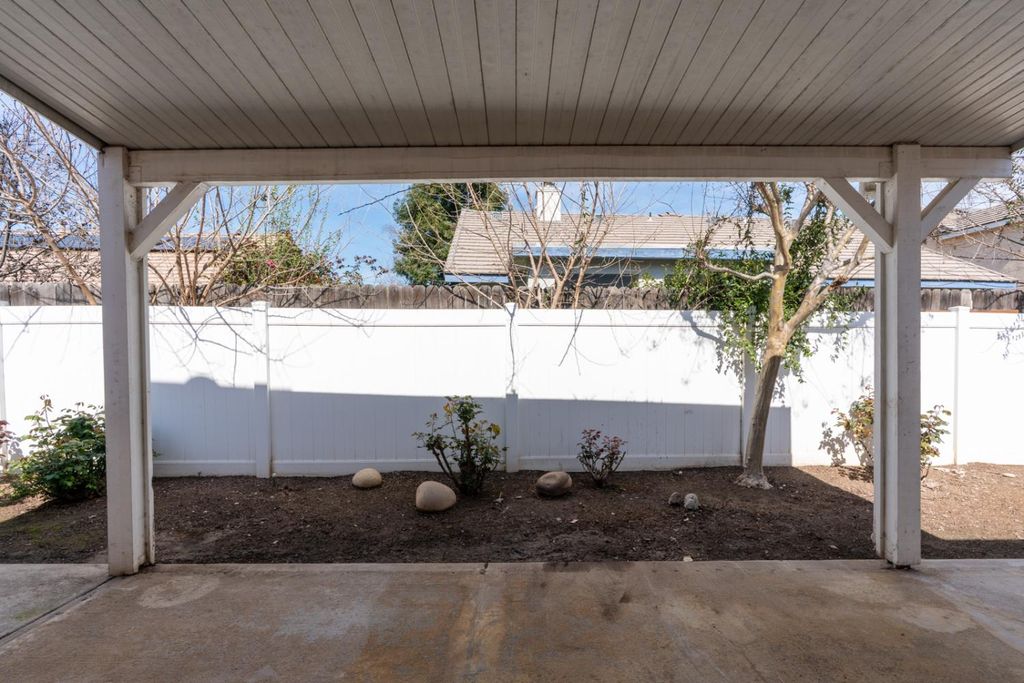 Image 22 of property listing at 2324 E Fir, Fresno, CA 93720