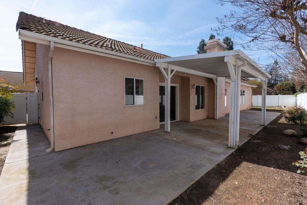 Image 26 of property listing at 2324 E Fir, Fresno, CA 93720