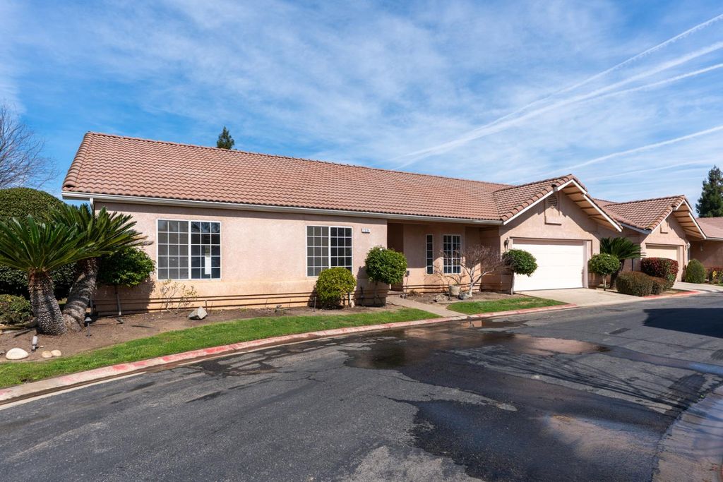 Image 3 of property listing at 2324 E Fir, Fresno, CA 93720