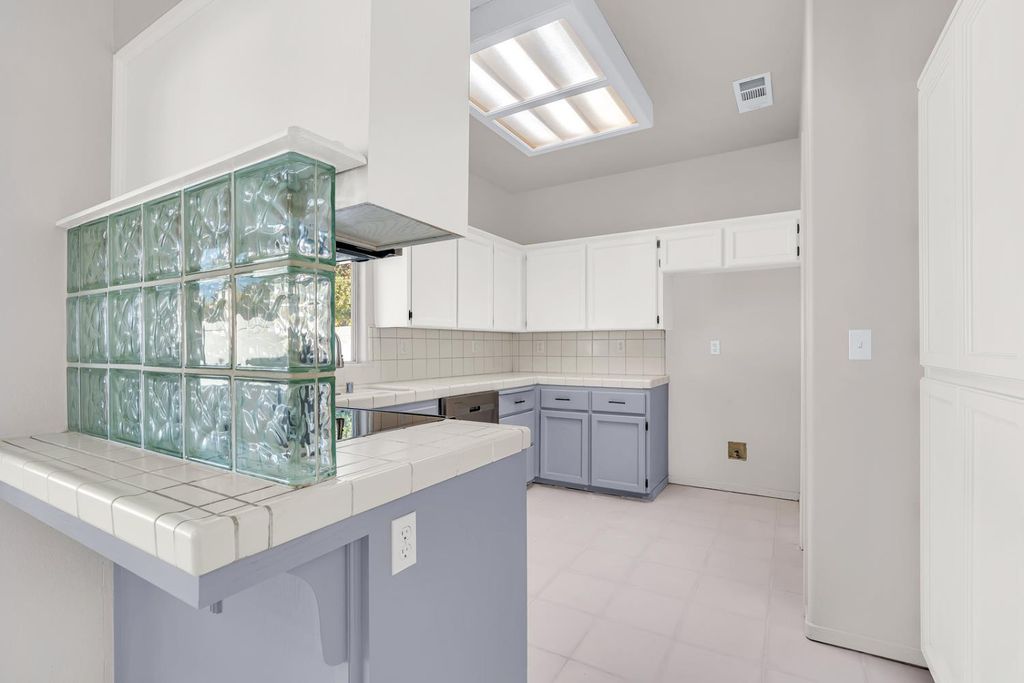 Image 4 of property listing at 2324 E Fir, Fresno, CA 93720