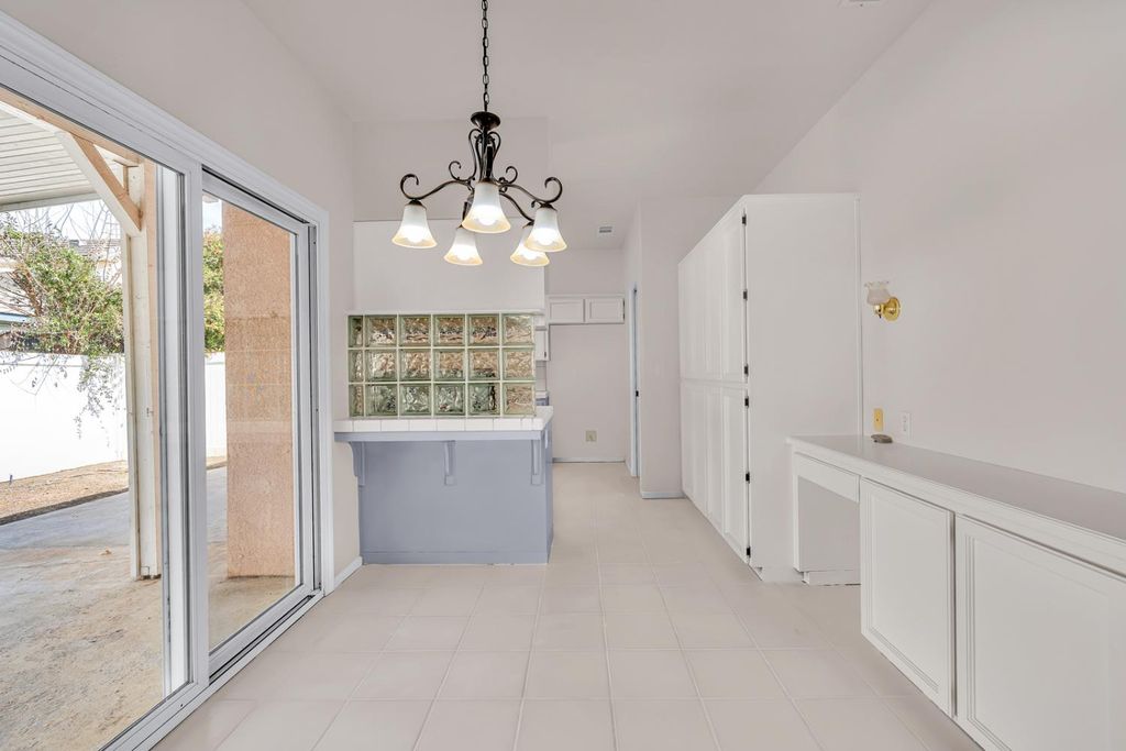 Image 5 of property listing at 2324 E Fir, Fresno, CA 93720