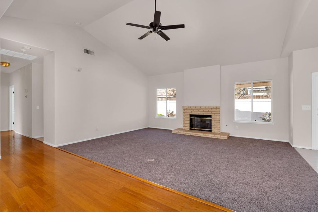 Image 6 of property listing at 2324 E Fir, Fresno, CA 93720