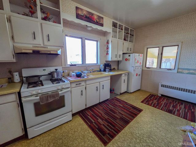 213 Lynn Street, Munising, MI 49862