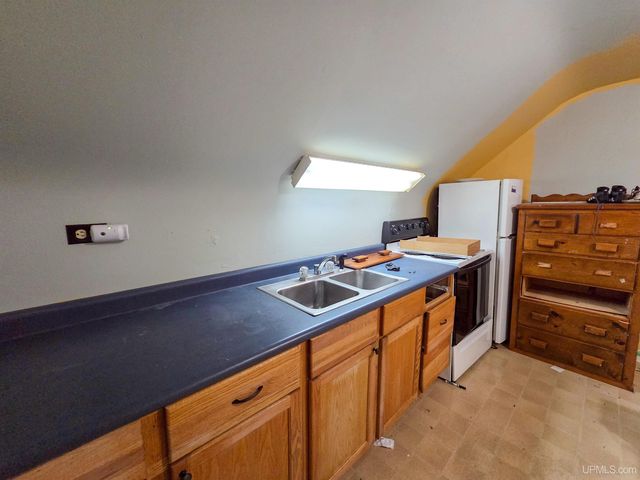 213 Lynn Street, Munising, MI 49862