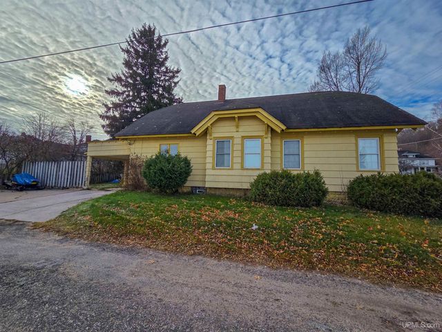 213 Lynn Street, Munising, MI 49862