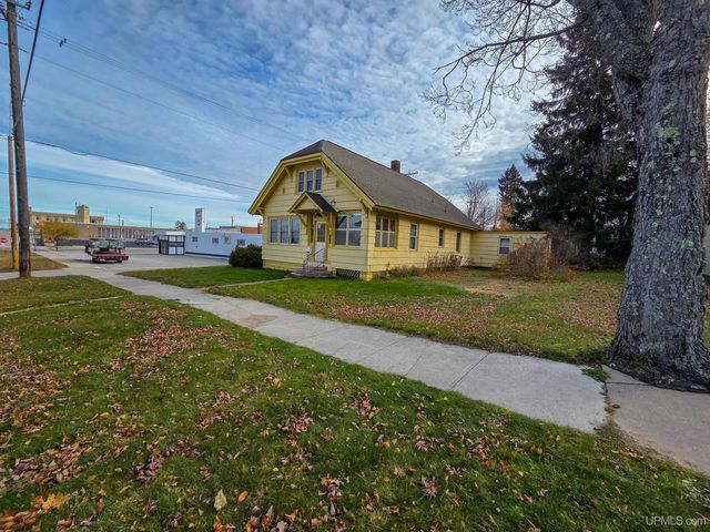 213 Lynn Street, Munising, MI 49862