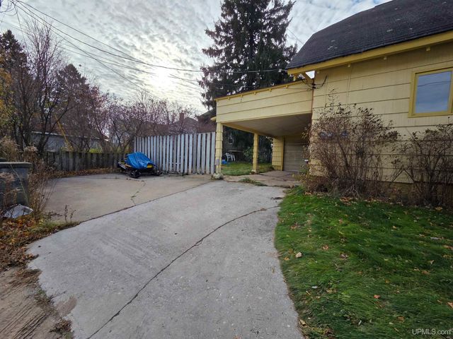 213 Lynn Street, Munising, MI 49862