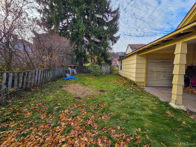 213 Lynn Street, Munising, MI 49862