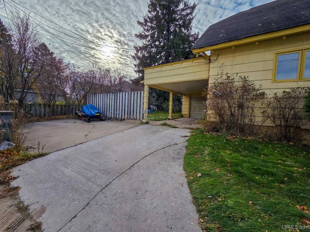 213 Lynn Street, Munising, MI 49862