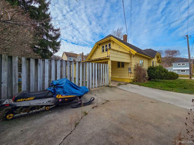 213 Lynn Street, Munising, MI 49862