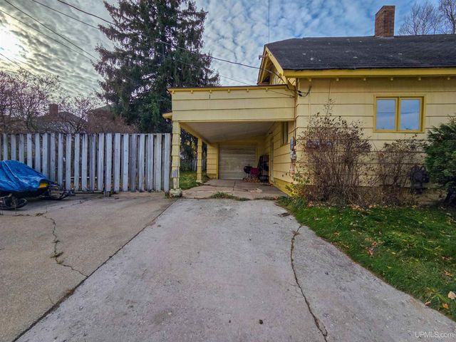 213 Lynn Street, Munising, MI 49862