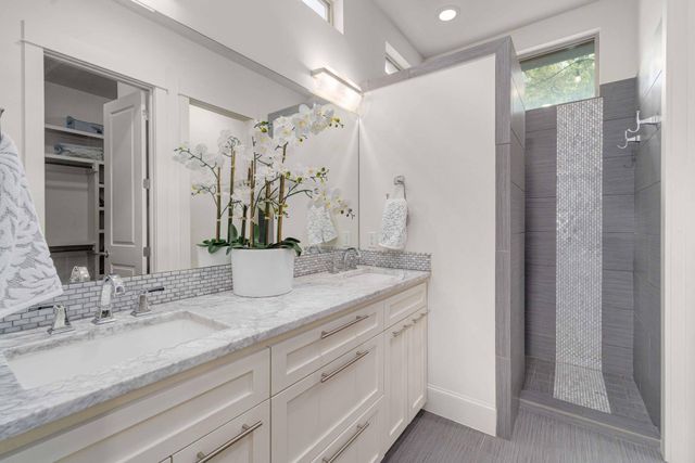 10129 Longhorn SKWY, Dripping Springs, TX 78620