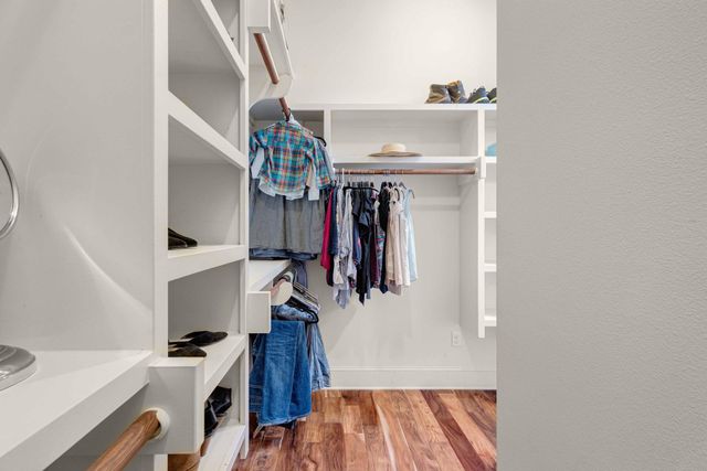 10129 Longhorn SKWY, Dripping Springs, TX 78620