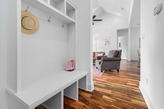 10129 Longhorn SKWY, Dripping Springs, TX 78620