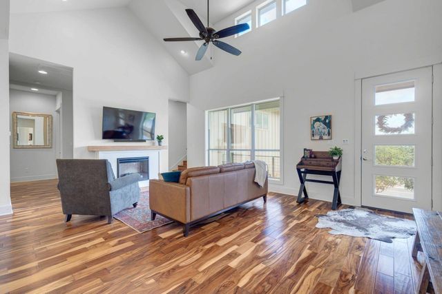 10129 Longhorn SKWY, Dripping Springs, TX 78620