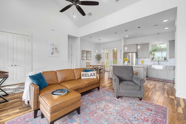 10129 Longhorn SKWY, Dripping Springs, TX 78620