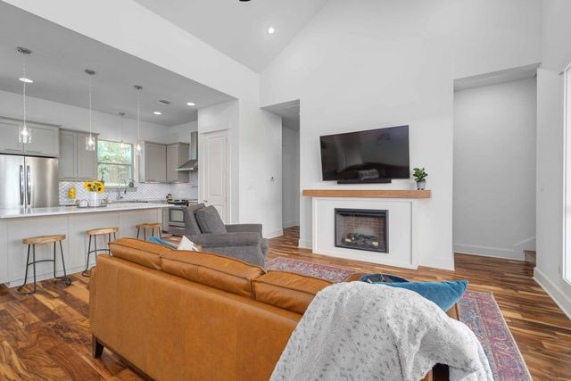 10129 Longhorn SKWY, Dripping Springs, TX 78620