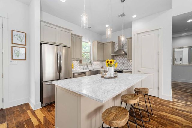 10129 Longhorn SKWY, Dripping Springs, TX 78620