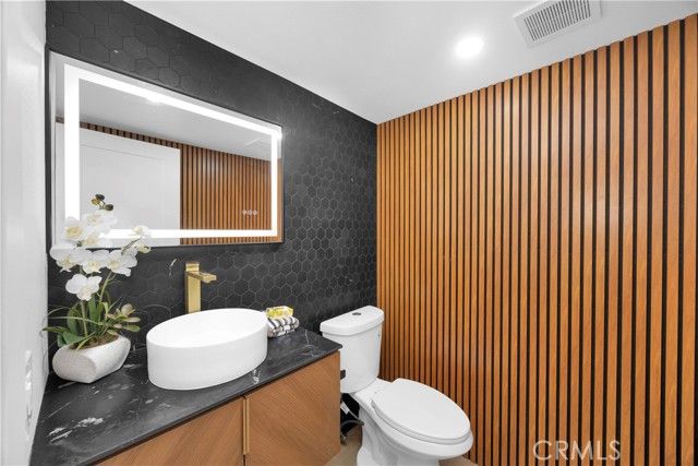 5852 Bellfield Lane, Huntington Beach, CA 92648