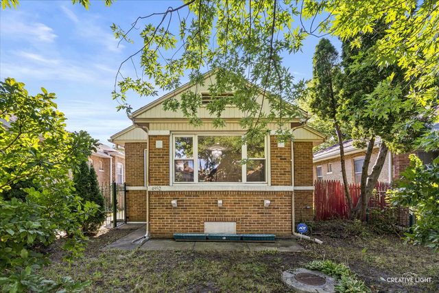4952 N Central Park Avenue, Chicago, IL 60625