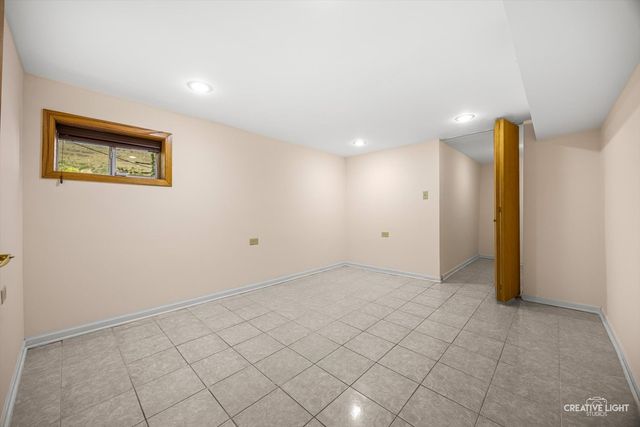 4952 N Central Park Avenue, Chicago, IL 60625