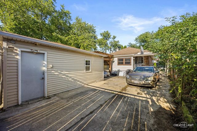 4952 N Central Park Avenue, Chicago, IL 60625