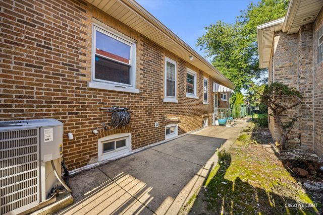4952 N Central Park Avenue, Chicago, IL 60625