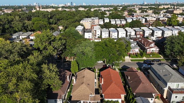 4952 N Central Park Avenue, Chicago, IL 60625