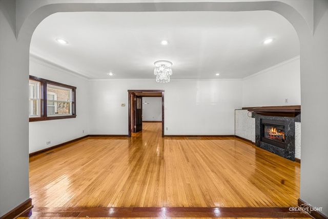 4952 N Central Park Avenue, Chicago, IL 60625