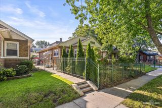 4952 N Central Park Avenue, Chicago, IL 60625