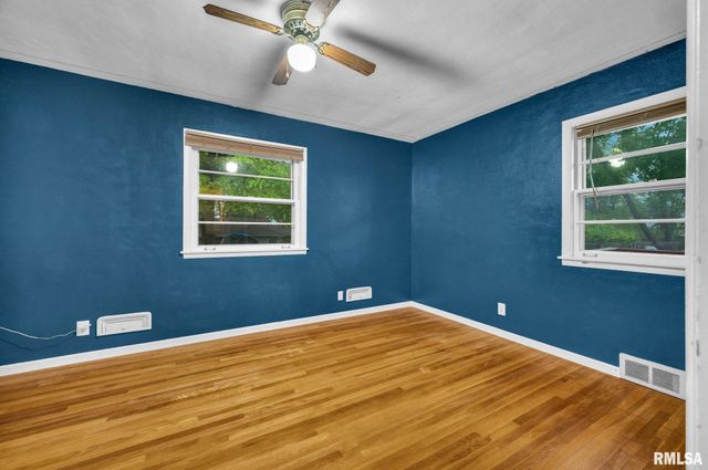 3221 N TWELVE OAKS Drive, Peoria, IL 61604