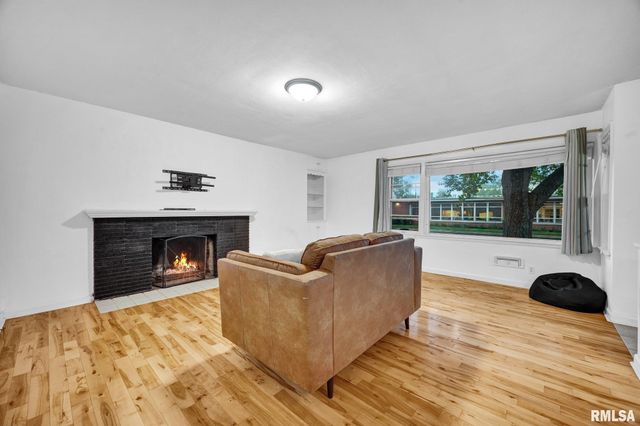 3221 N TWELVE OAKS Drive, Peoria, IL 61604