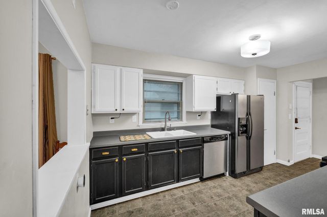 3221 N TWELVE OAKS Drive, Peoria, IL 61604