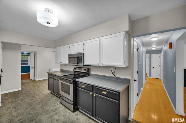 3221 N TWELVE OAKS Drive, Peoria, IL 61604