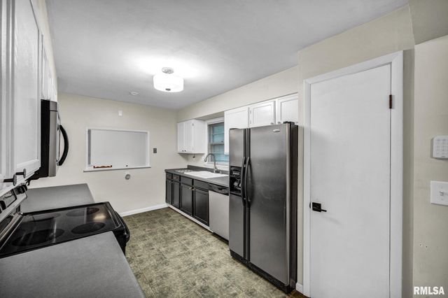 3221 N TWELVE OAKS Drive, Peoria, IL 61604