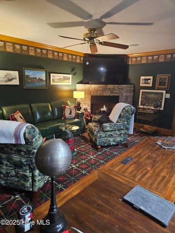 257 Maple Creek Drive, Wallace, NC 28466