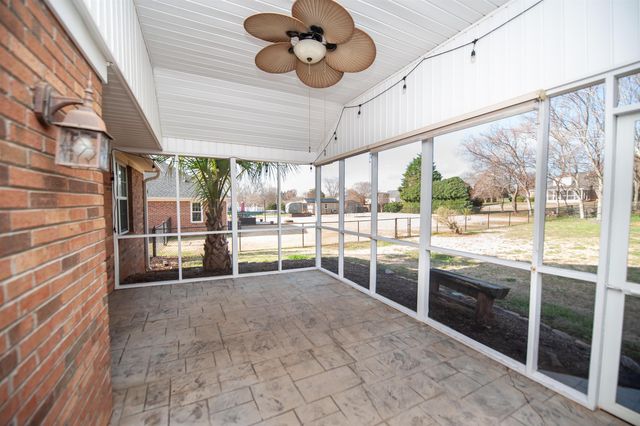 372 W Autumn Ridge Road, Moore, SC 29369