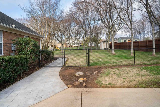 372 W Autumn Ridge Road, Moore, SC 29369