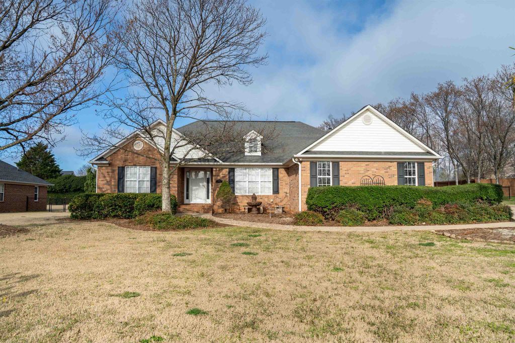 372 W Autumn Ridge Road, Moore, SC 29369