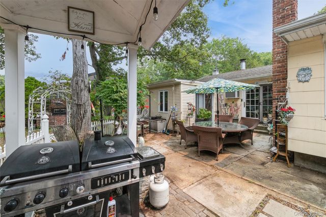 18 Linden Avenue, Kings Park, NY 11754