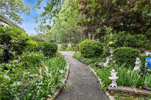 18 Linden Avenue, Kings Park, NY 11754