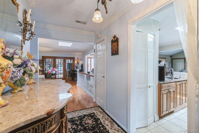 18 Linden Avenue, Kings Park, NY 11754