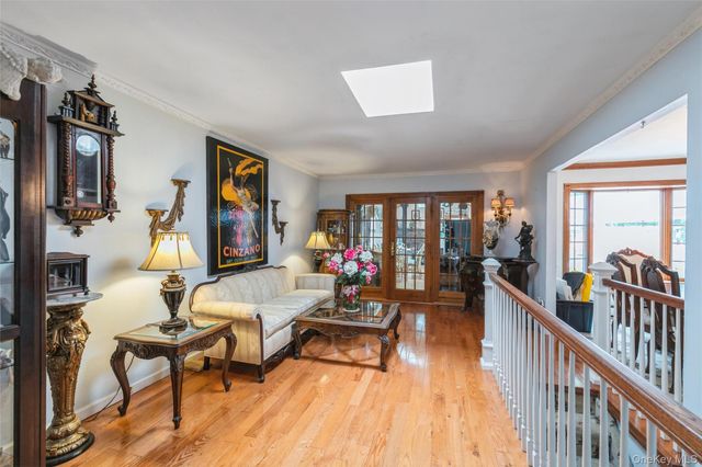 18 Linden Avenue, Kings Park, NY 11754