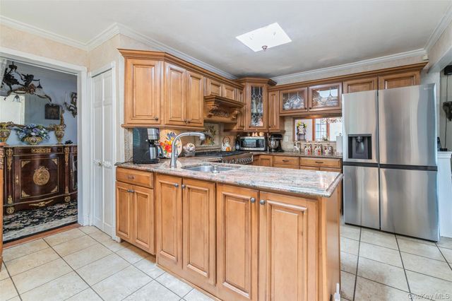 18 Linden Avenue, Kings Park, NY 11754