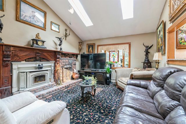 18 Linden Avenue, Kings Park, NY 11754