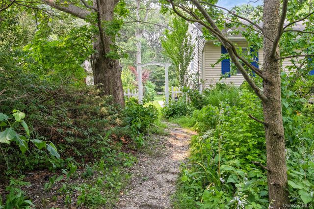 18 Linden Avenue, Kings Park, NY 11754