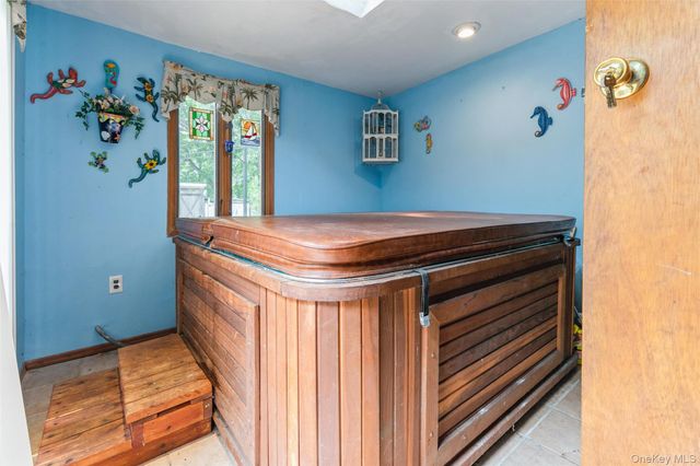 18 Linden Avenue, Kings Park, NY 11754