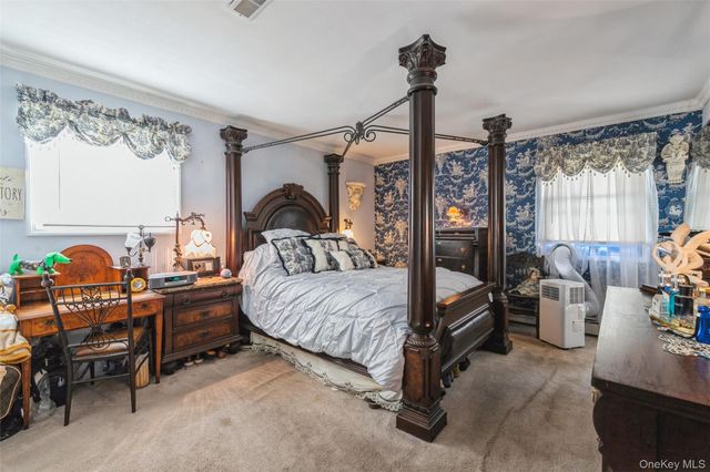 18 Linden Avenue, Kings Park, NY 11754